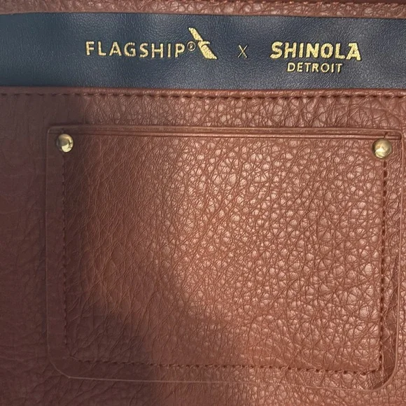 Shinola NWOT Tan Leather Wristlet with Gold Accents - Picture 2 of 5